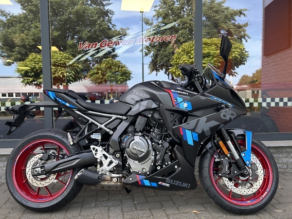 SUZUKI GSX-8R